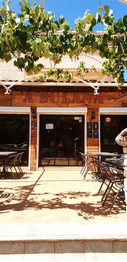 L'Auberge Galeria Екстер'єр фото